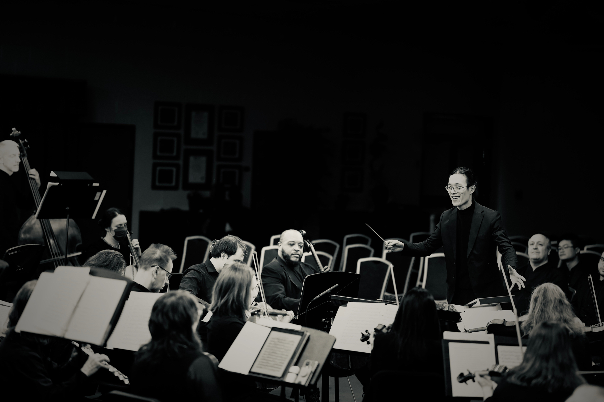 Kai-Chun Wong conducting an orchestra